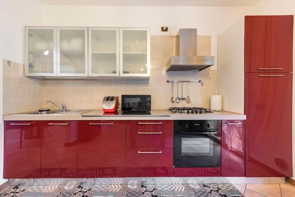 Oliva Apartment - Featuring A Private Garden And Access To A Pool Barcuzzi Экстерьер фото